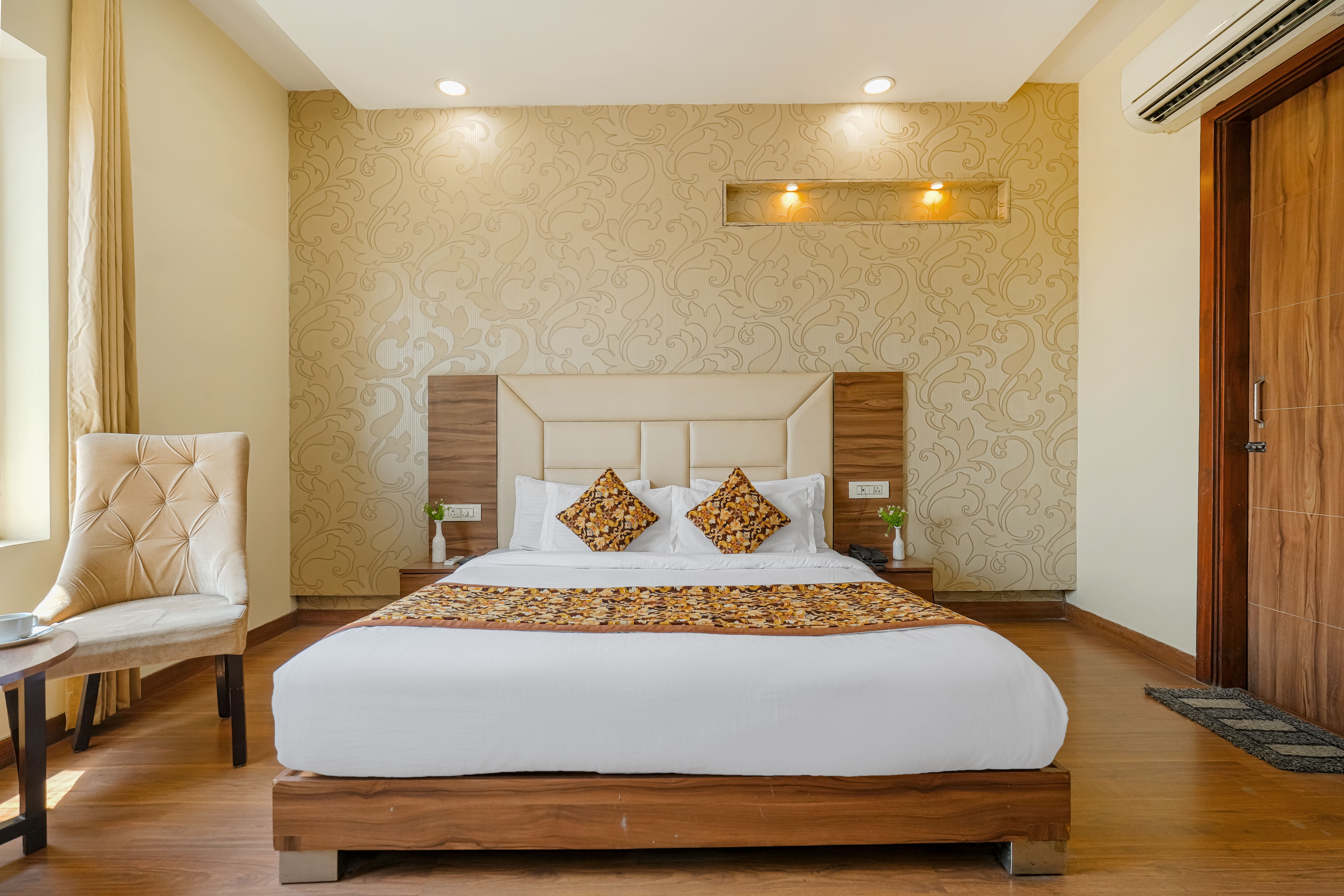 /images/pax-welcome-inn-amritsar/rooms/deluxe/deluxe-room2.jpg