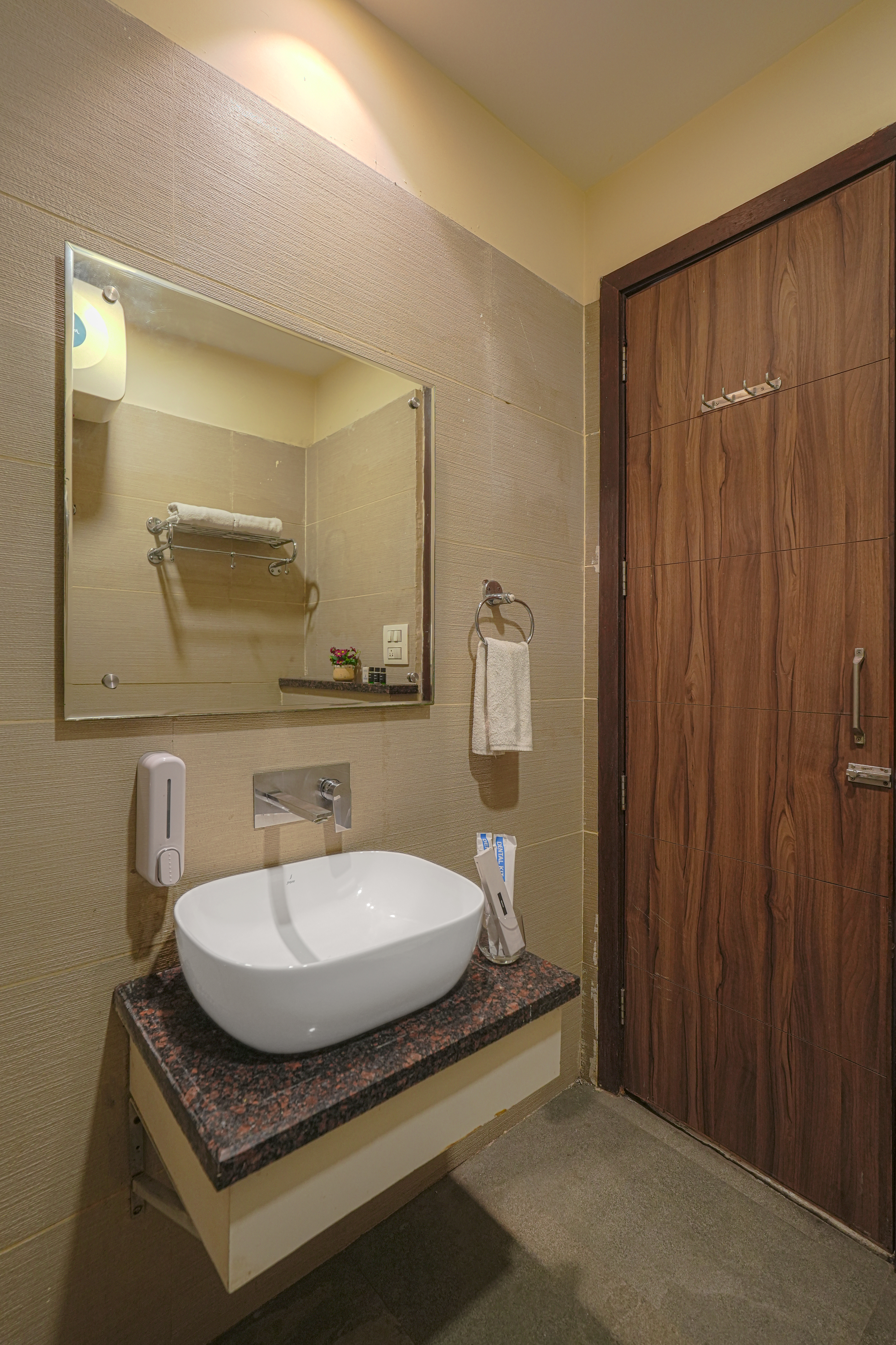 /images/pax-welcome-inn-amritsar/rooms/luxury-room/luxury-13.jpg
