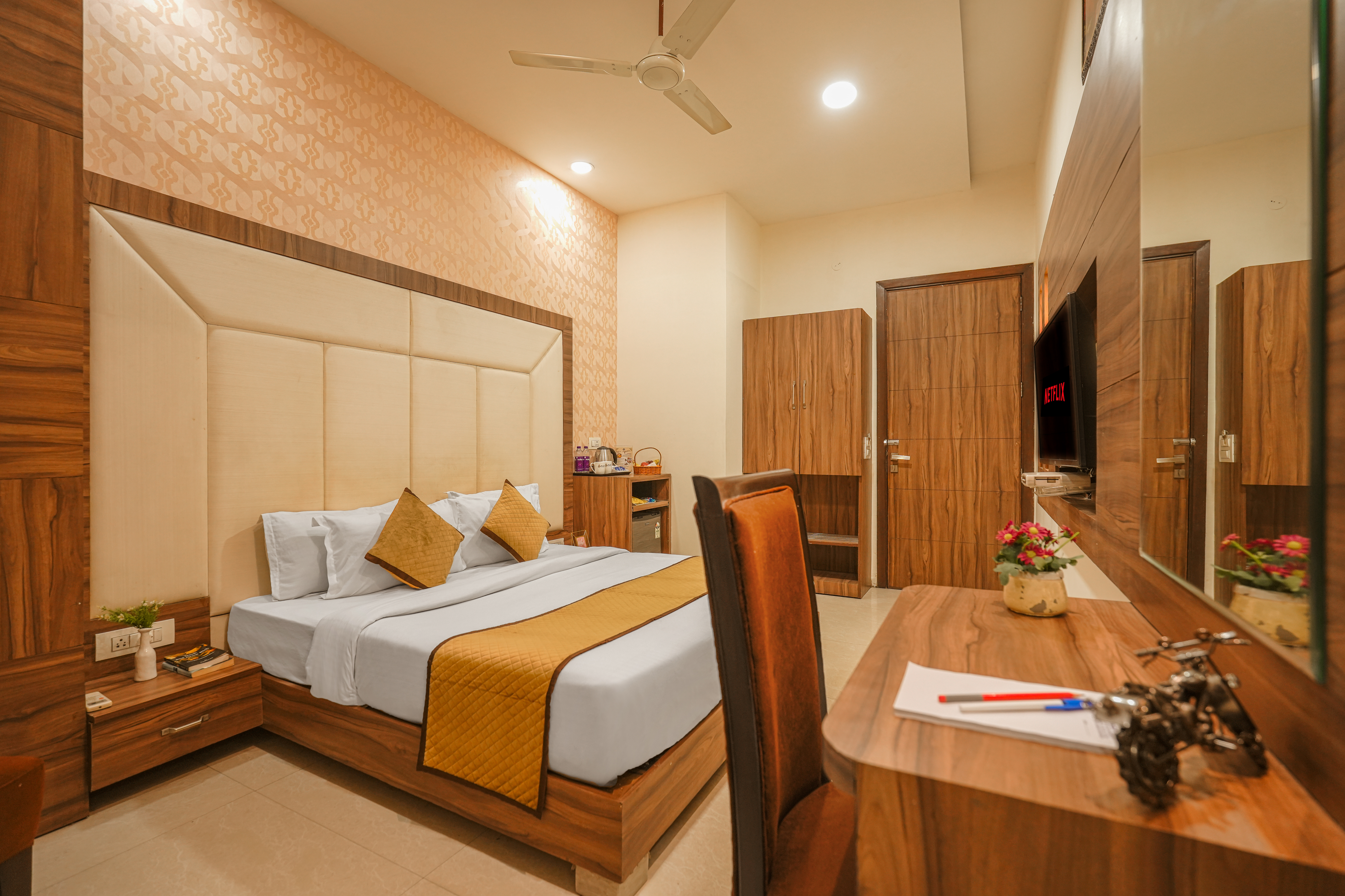 /images/pax-welcome-inn-amritsar/rooms/super-deluxe/super-d-5.jpg
